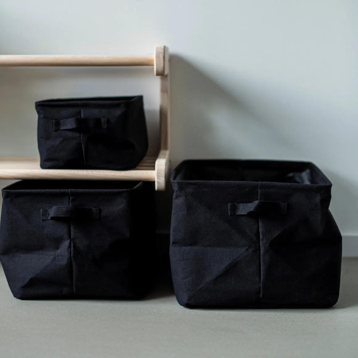 Korg Hopvikbar 27x39cm Svart