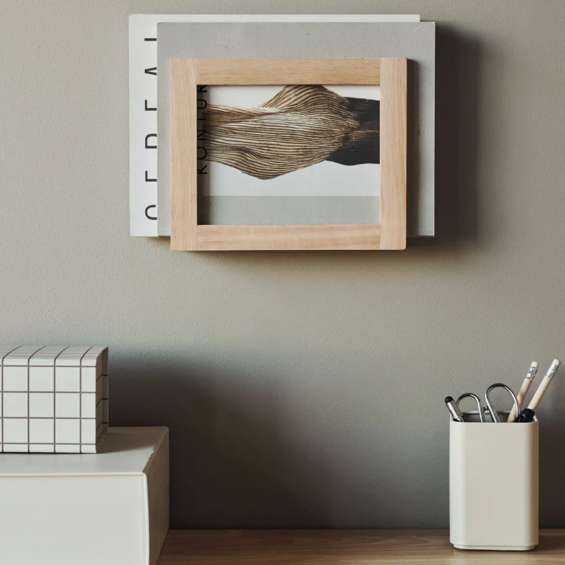 Tidningsställ Trä 22x18cm